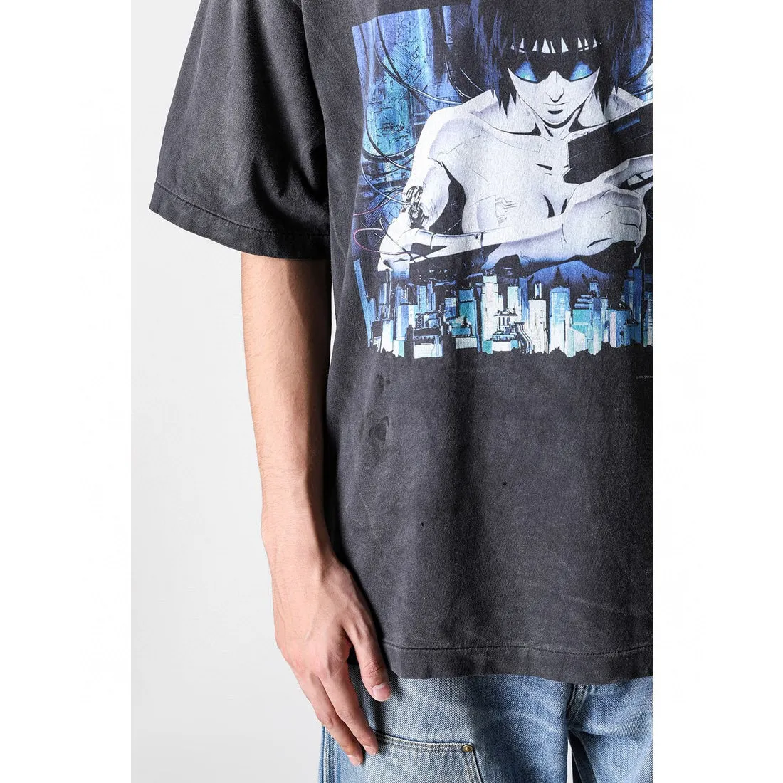 GHOST IN THE SHELL x SAINT Mxxxxxx SS TEE/BLK Classic big IP Ghost in the Shell co-branded model Sunglasses Motoko/Motoko character TEE Washed black S-XL Look for the cylindrical fabric without side seams. The opening is almost meaningless. Asut ready-made garments dyed. The whole piece is sprayed with Ma Liu. Re-spray heavy areas to fade. The collar and cuffs are frayed. Many places are broken. Oversized printing bits. Authentic level restored. Customized joint main mark/wash mark/with little angel anti-counterfeiting mark